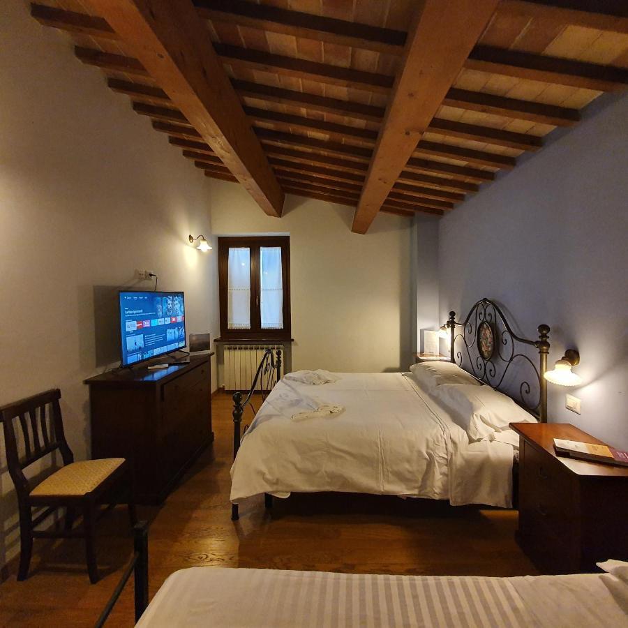 Pietra Maula Agriturismo Castelraimondo Exteriér fotografie