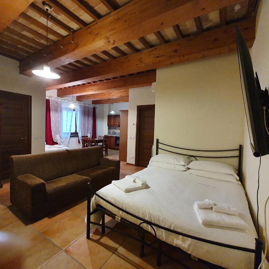 Pietra Maula Agriturismo Castelraimondo Exteriér fotografie