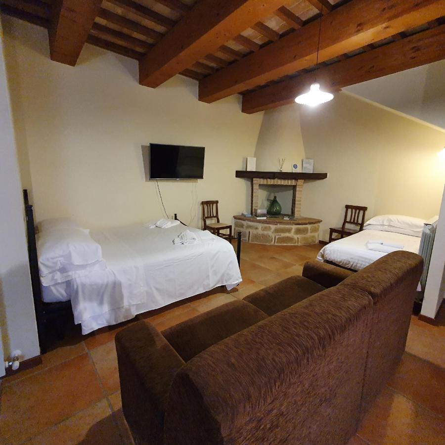 Pietra Maula Agriturismo Castelraimondo Exteriér fotografie
