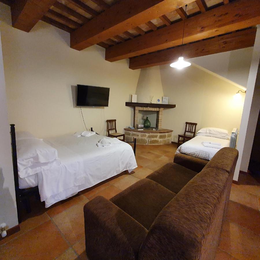 Pietra Maula Agriturismo Castelraimondo Exteriér fotografie