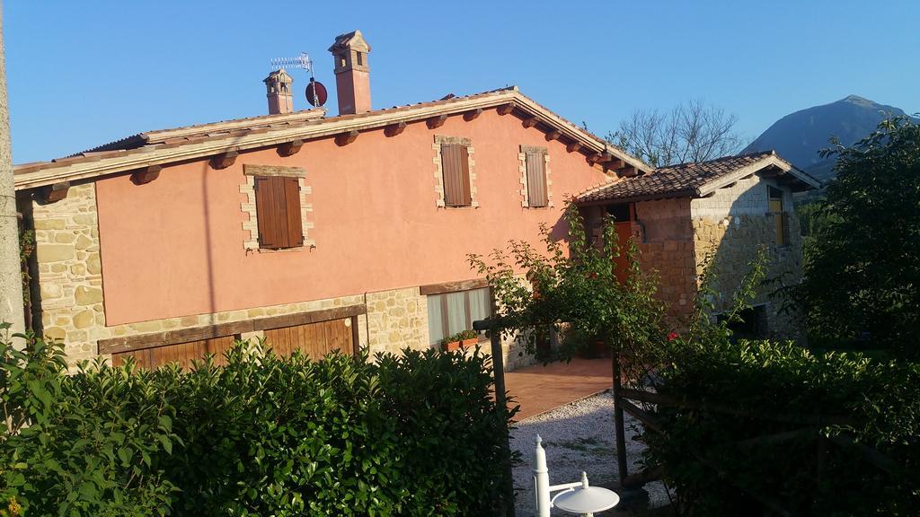 Pietra Maula Agriturismo Castelraimondo Exteriér fotografie